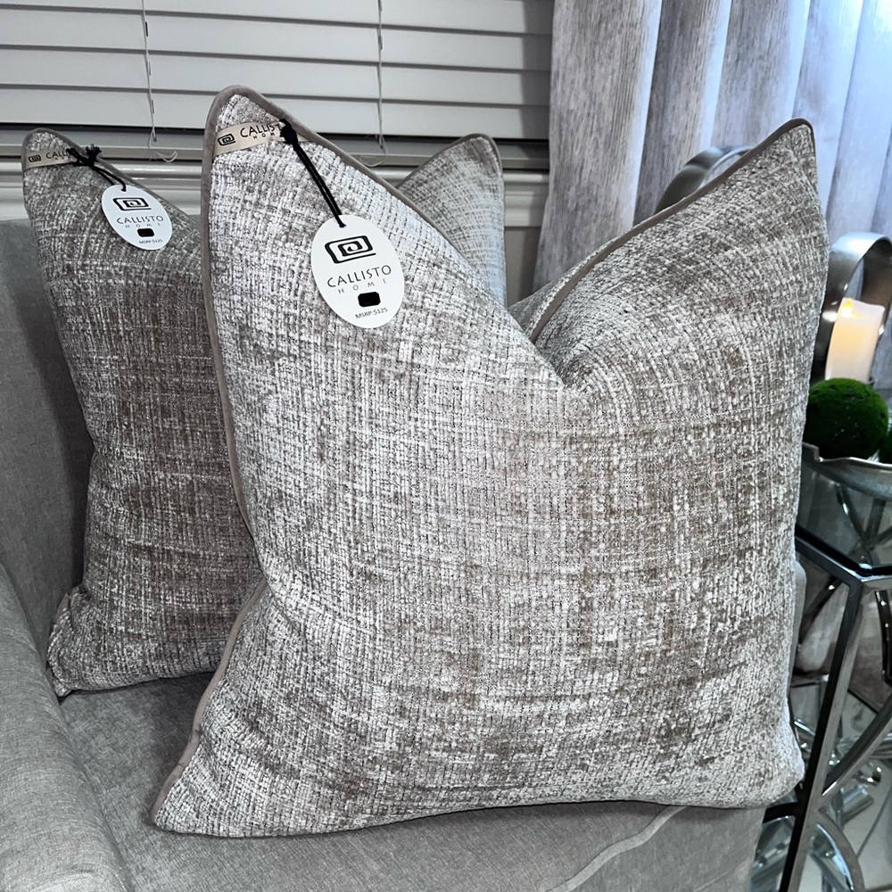 1-NWT CALLISTO HOME VELVET WEAVE DESIGN DECORATIVE THROW PILLOWS